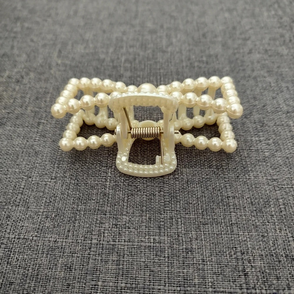 Imitation Pearl Geometric Hair Claws Bow - Picture 2 of 2